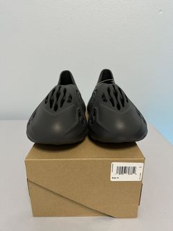 Yeezy Foam Runner Onyx Size 9 DS