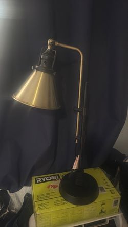 Desk lamp