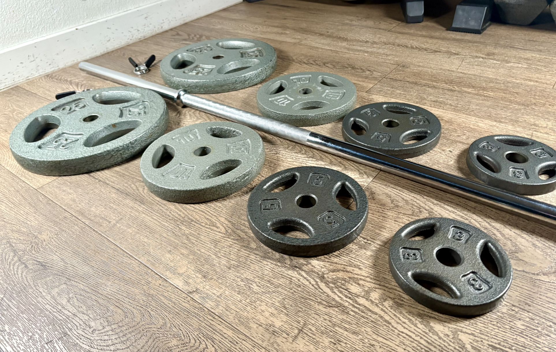 NEW CONDITION: 6 ft Steel Standard Barbell With CAP Weight Plates: 25s, 10s, 5s & 3s ( Total: 106 lbs)
