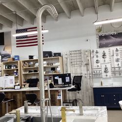 EXTERIOR TALL 3 way SHOWER SYSTEM by Pulse GREAT FOR ANY POOL OR PATIO SETUP