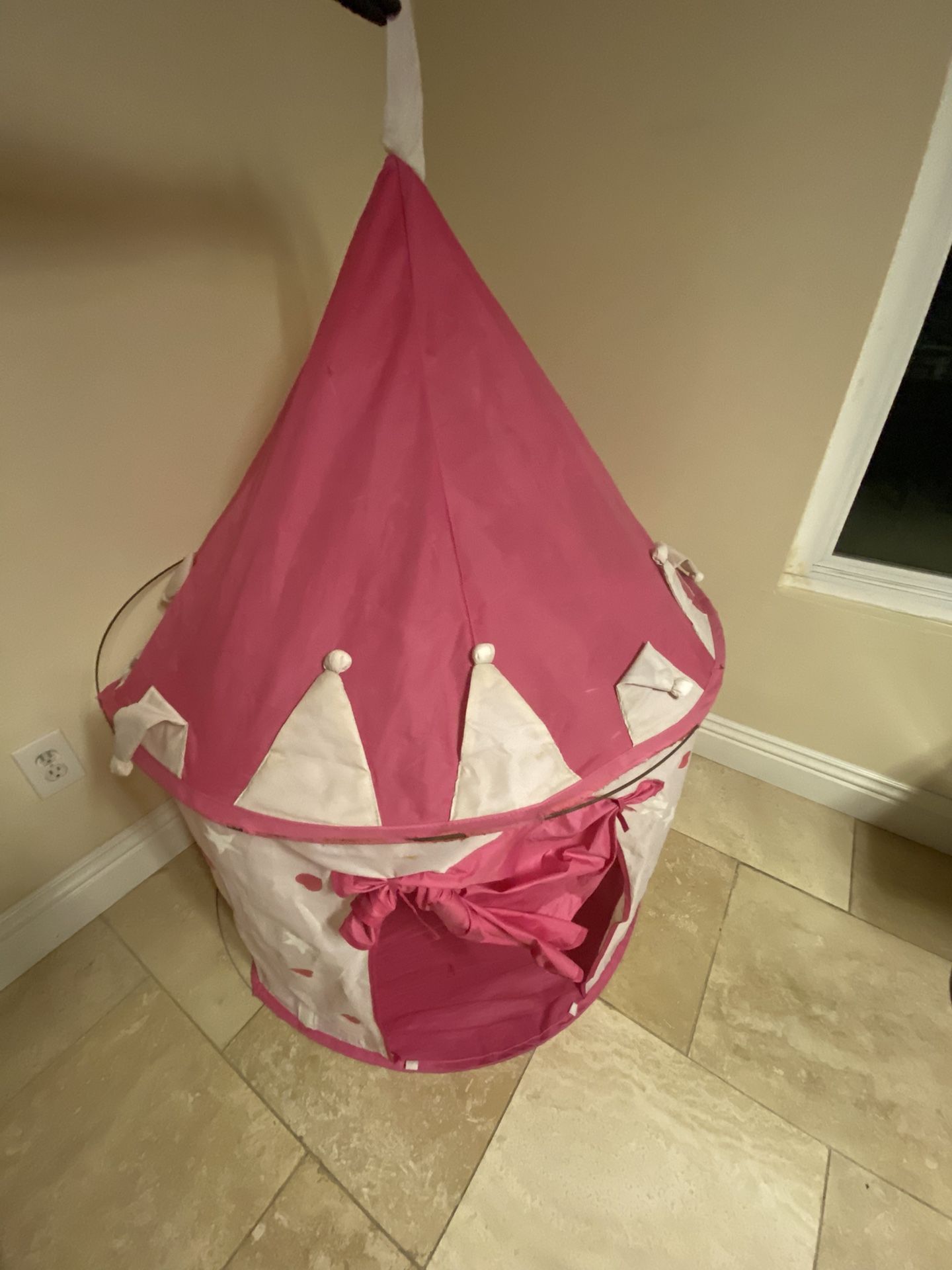 Kids play tent