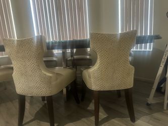 Dinning table w/ 6 chairs