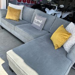 gray sectional couch !! 