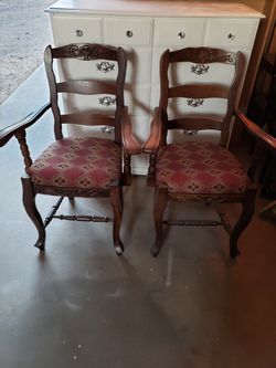 2 chairs 🌺🌺MOUTH COVER please thanks 🌺