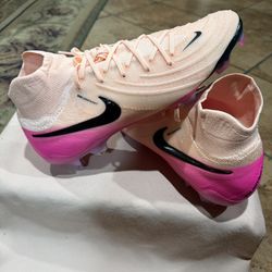 Nike Phantom Luna II Elite FG Soccer Cleats (Size: 9)