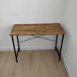 Small computer desk