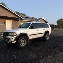 2004 Mitsubishi Montero Sport