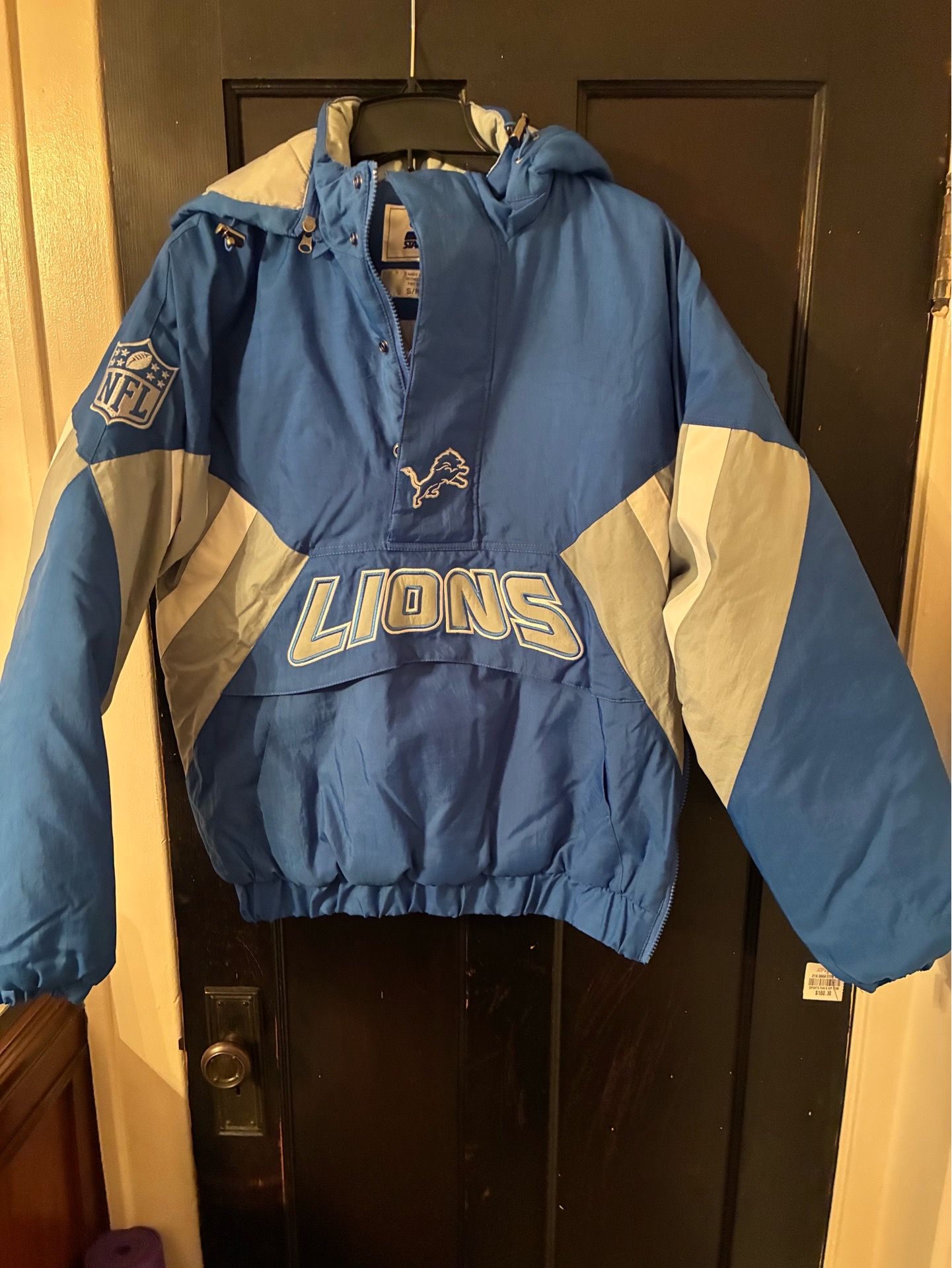 Detroit Lions NFL logo size small men’s pullover detachable hood & quilted with 1/4 zipper on the side by Starter