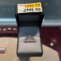 Engagement Ring 18k 5.1 Grms Size 7