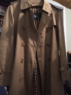 Vintage burberry trench coat from the 90s 🧥