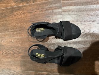 Munro Lucia Black Nubuck Women’s Sandals Shoes  Size 8