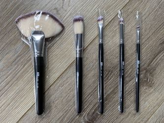 Assorted Makeup Brushes (new)
