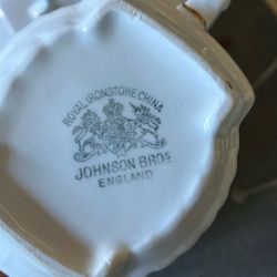 Royal Iron Stone/ Johnson bros England Soup Turbine Set