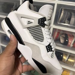 Air Jordan 4 Military Black