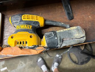 DEWALT 1/4 Sheet Palm Grip Sander
