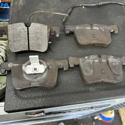 Brembo Brake Pads With Sensor 