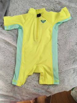 Girl Roxy bathing suit