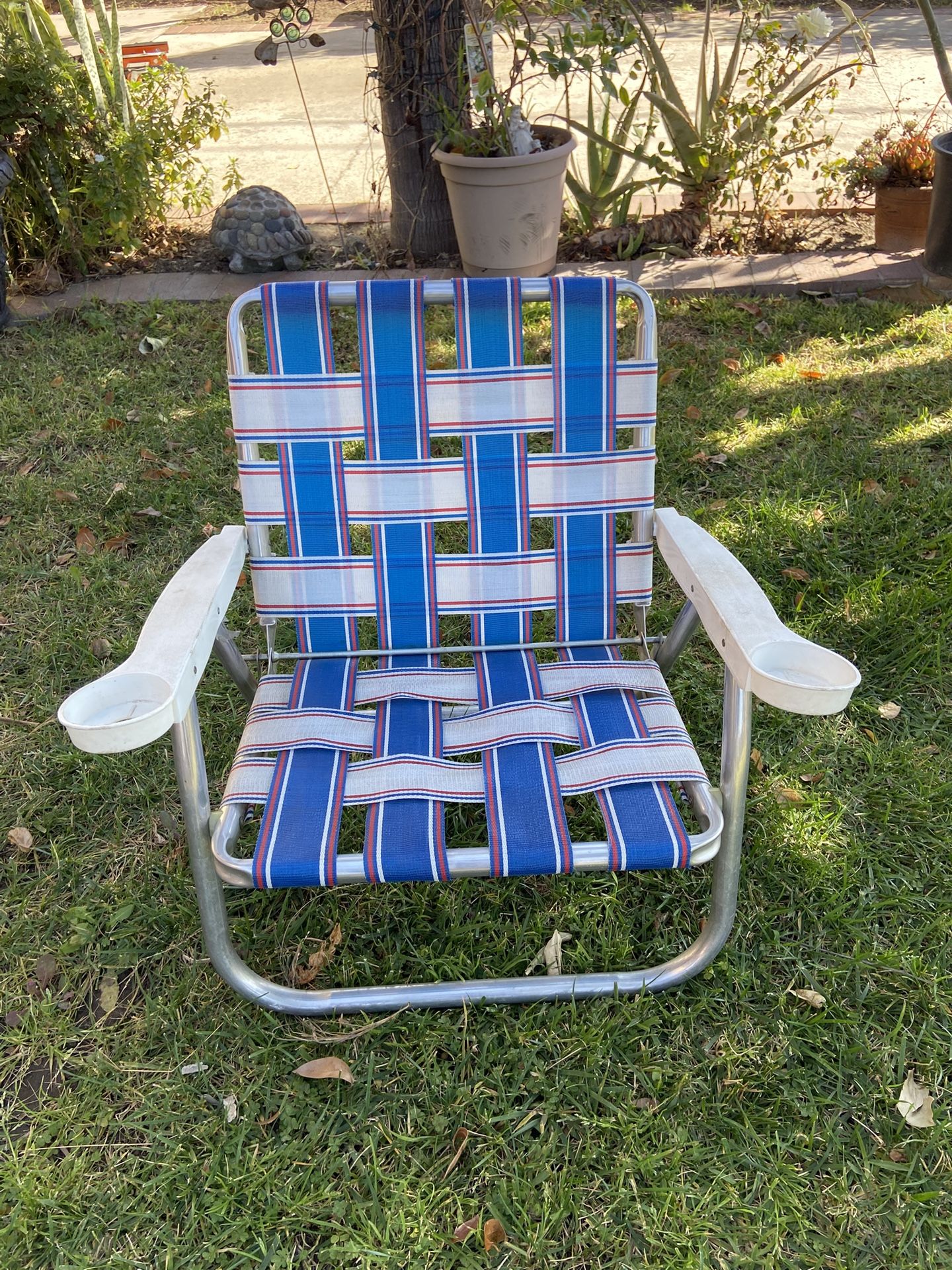 Vintage Webbed Aluminum Outdoor Folding Lawn Chair Red White Blue W Cup holders