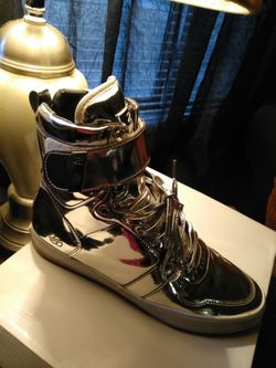 Men's gold boot's size 9