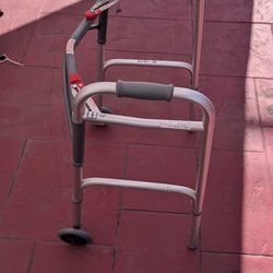 Foldable walker/ caminador