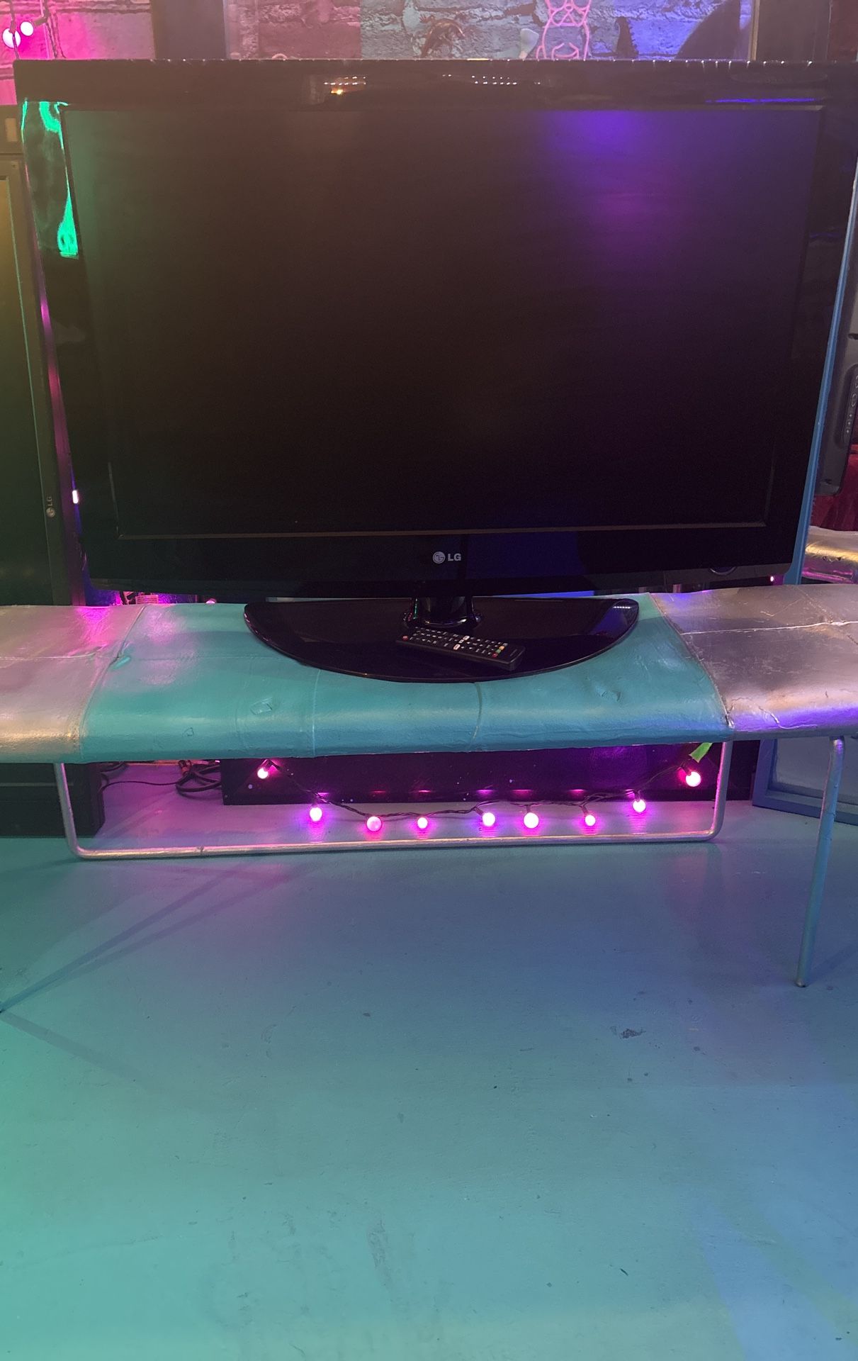 LG 37/30 TV w/stand GREAT CONDITION