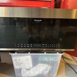 Frigidaire Gallery Over The Range Microwave 