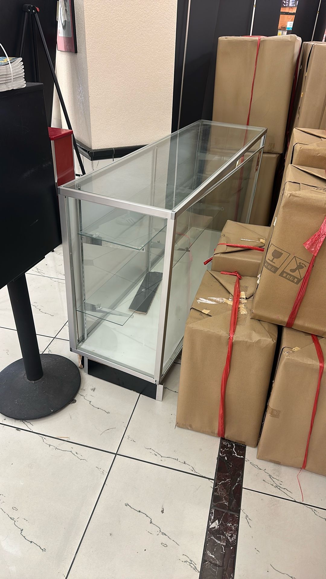 Glass Retail Showcase Display Shelf