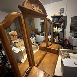 * FREE * Dresser Top Vanity. 