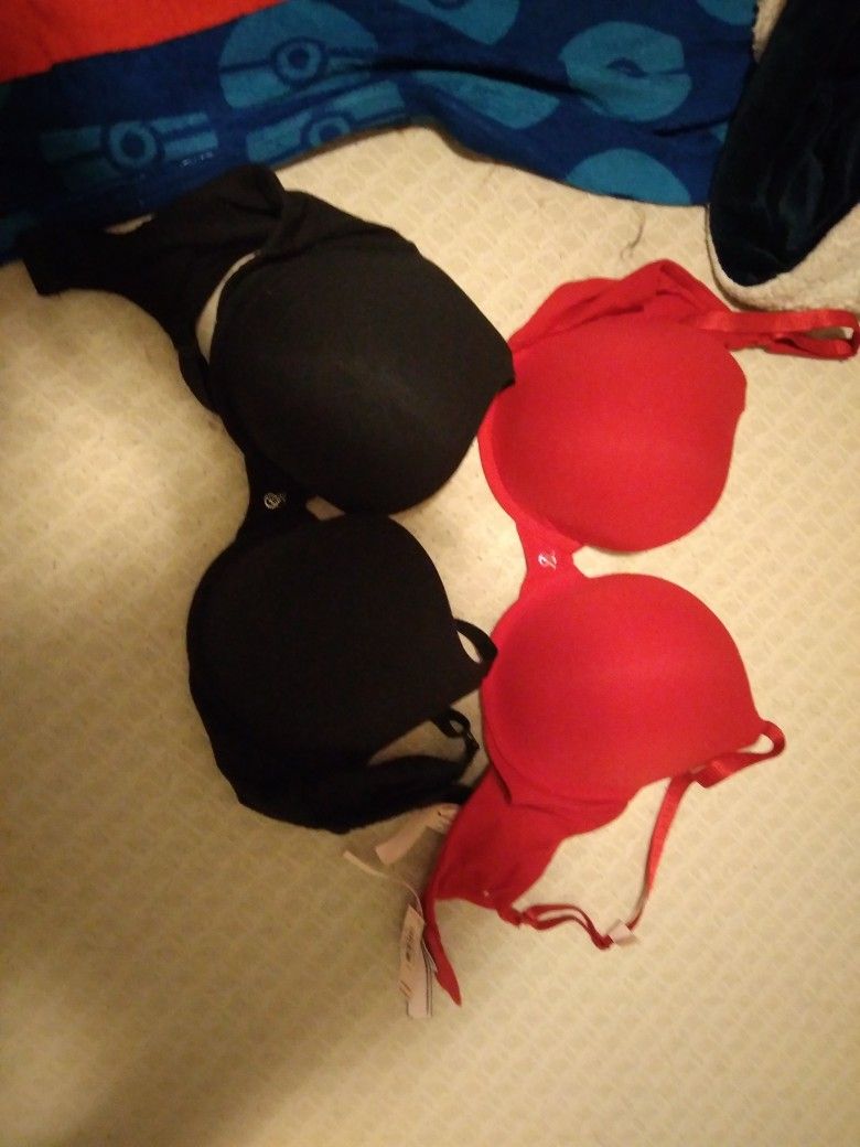 Victoria's Secret Size 40C Bras 2 New With Tags 