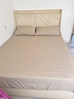 Queen bed with matters