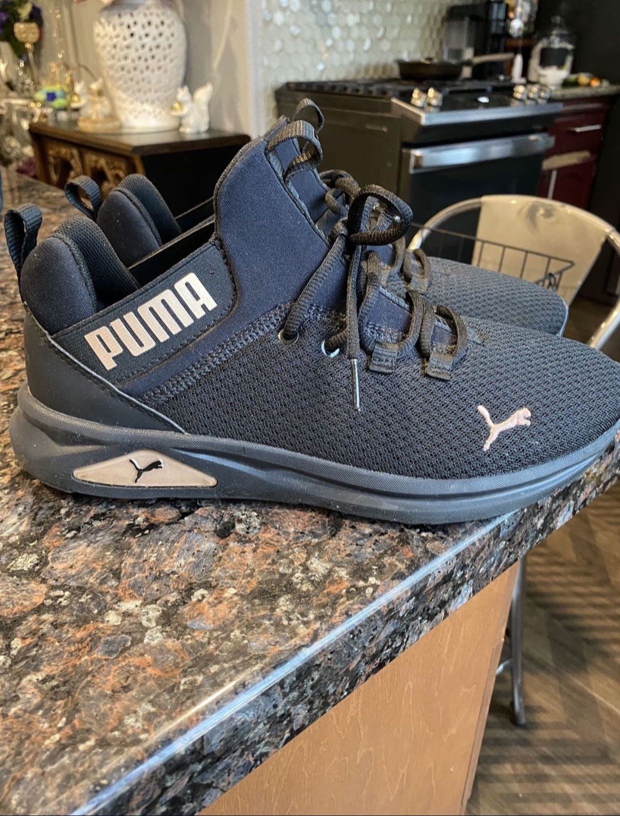 PUMA SHOES PUMA SNEAKERS WOMEN SIZE 9