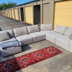 Beautiful 6 Peice Modular Sectional. Free Delivery Available 