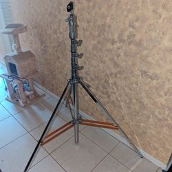 Mathews Studio Equipment 15' Hollywood Triple Riser Stand With Grip Head