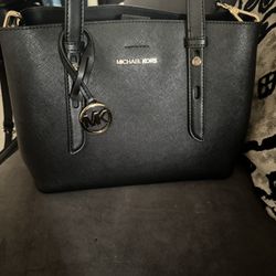 Michael Kors Purse Almost New 