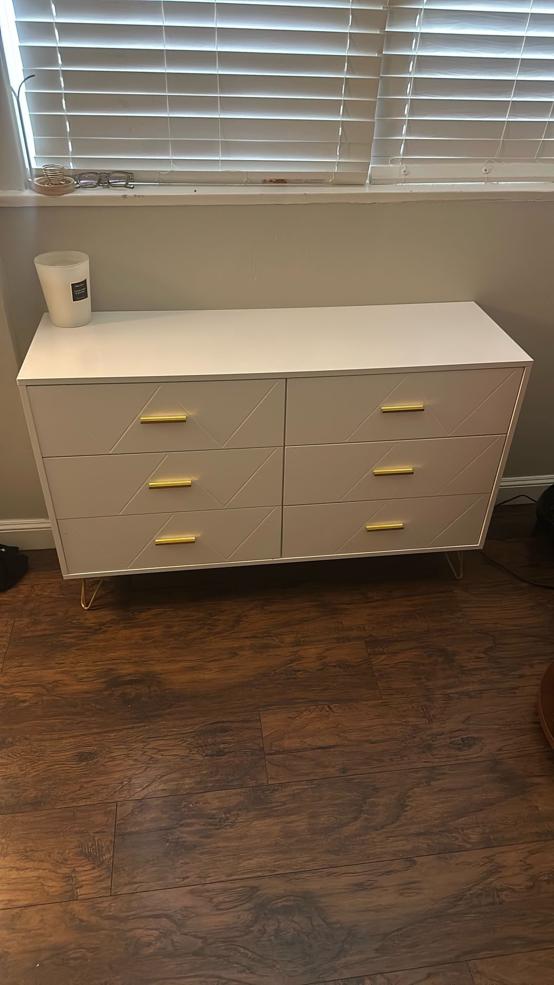 DRESSER
