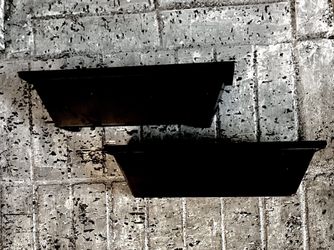 2 Floating Shelves