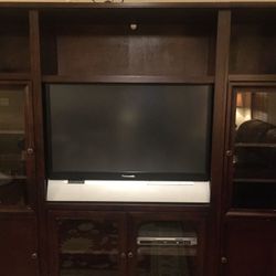 Entertainment center