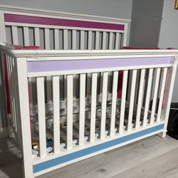 Adorable color-changing unisex Crib