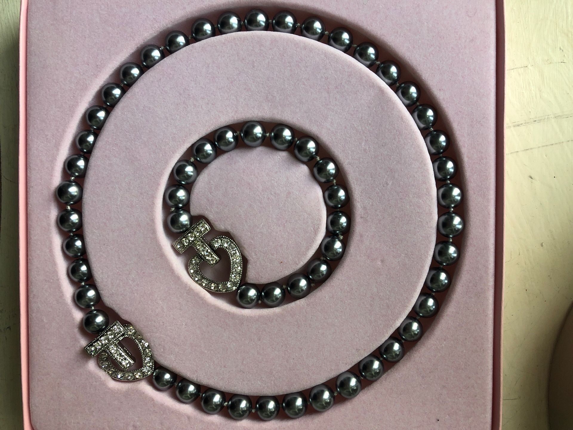 Bloomingdales 10mm black pearl set - necklace and bracelet