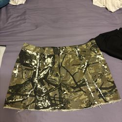 SHEIN Camo Skirt Curve Line 