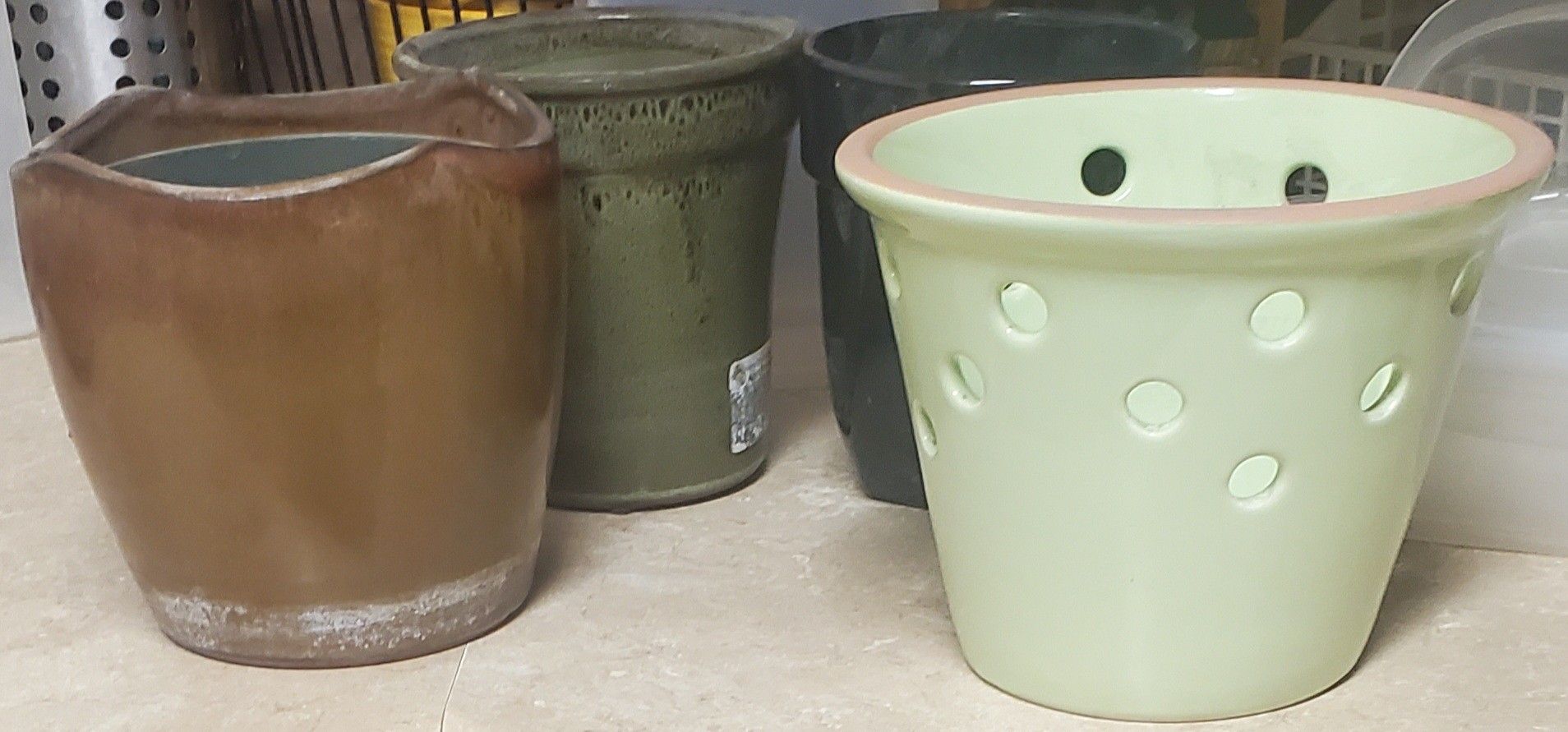 4 GLASS FLOWER POTS