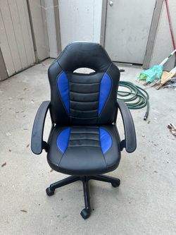 Techni Mobili Kid's Gaming and Student Racer Chair