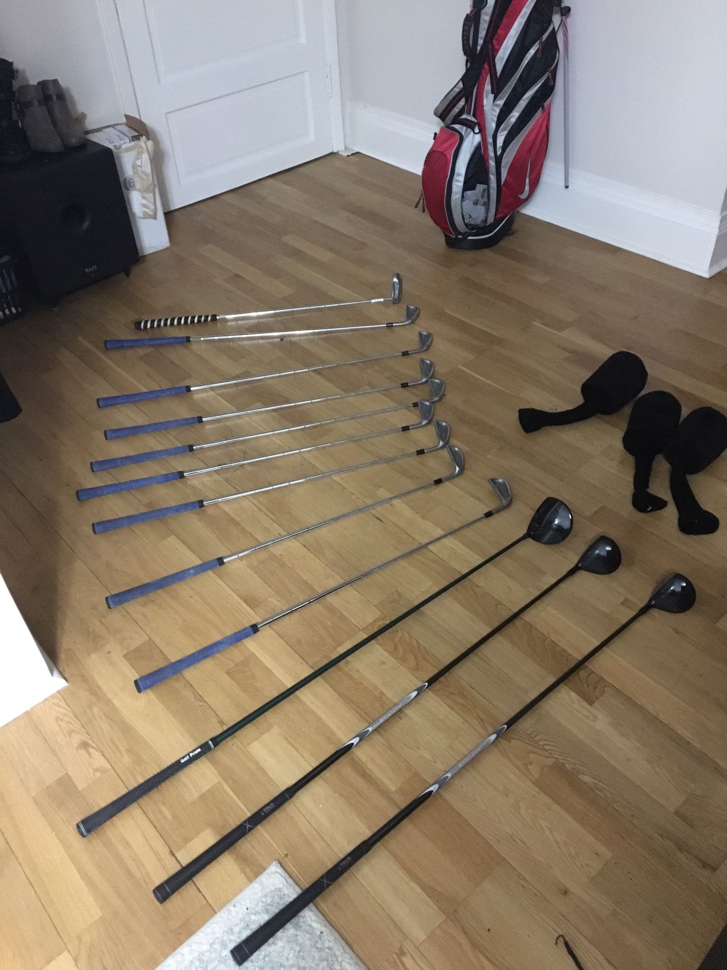 Set of Golf Clubs and Bag with stand