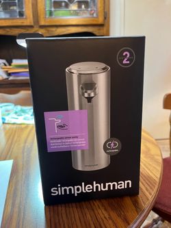 Simple human soap dispenser