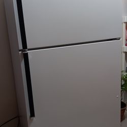 Refrigerator ROPER  33W X 29 D X 65H