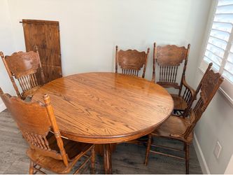 Oak dining table w/ Leaf and 6 chairs
