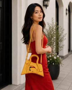 NEW Global Supply Chain Telephone WOMENS Designer Leather/Crossbody Bag – Retail $650