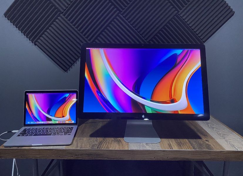 27 Inch Apple Thunderbolt Display 2k Resolution Very Clean Nice LOOK