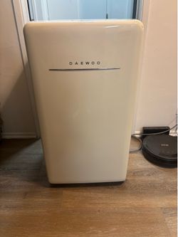 Daewoo Retro Compact Refrigerjator FR-044RCNC