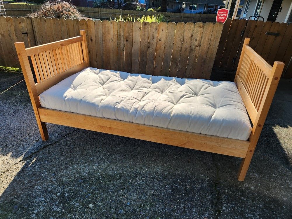 Complete Cotton Cloud/Wood Platform TWIN Bed SET-Excellent Condition!